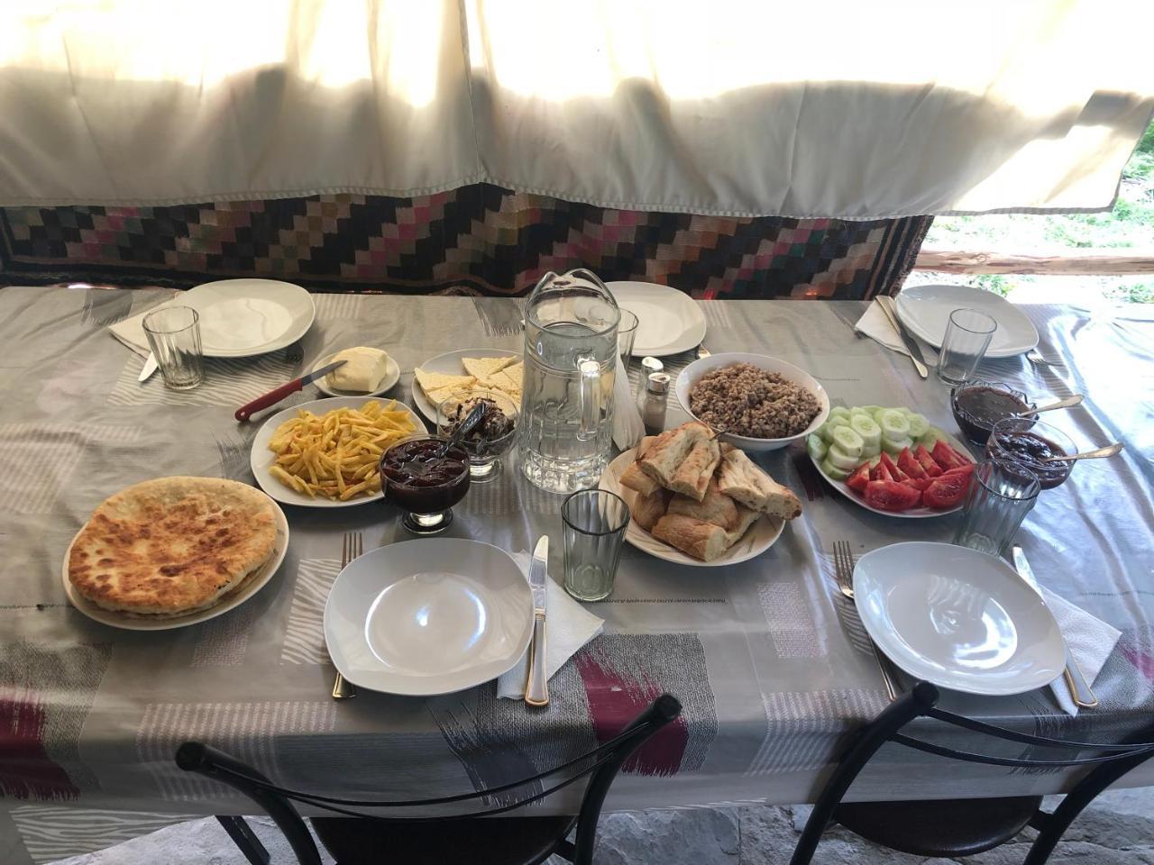 Pirikiti Hotell Akhmeta Exteriör bild