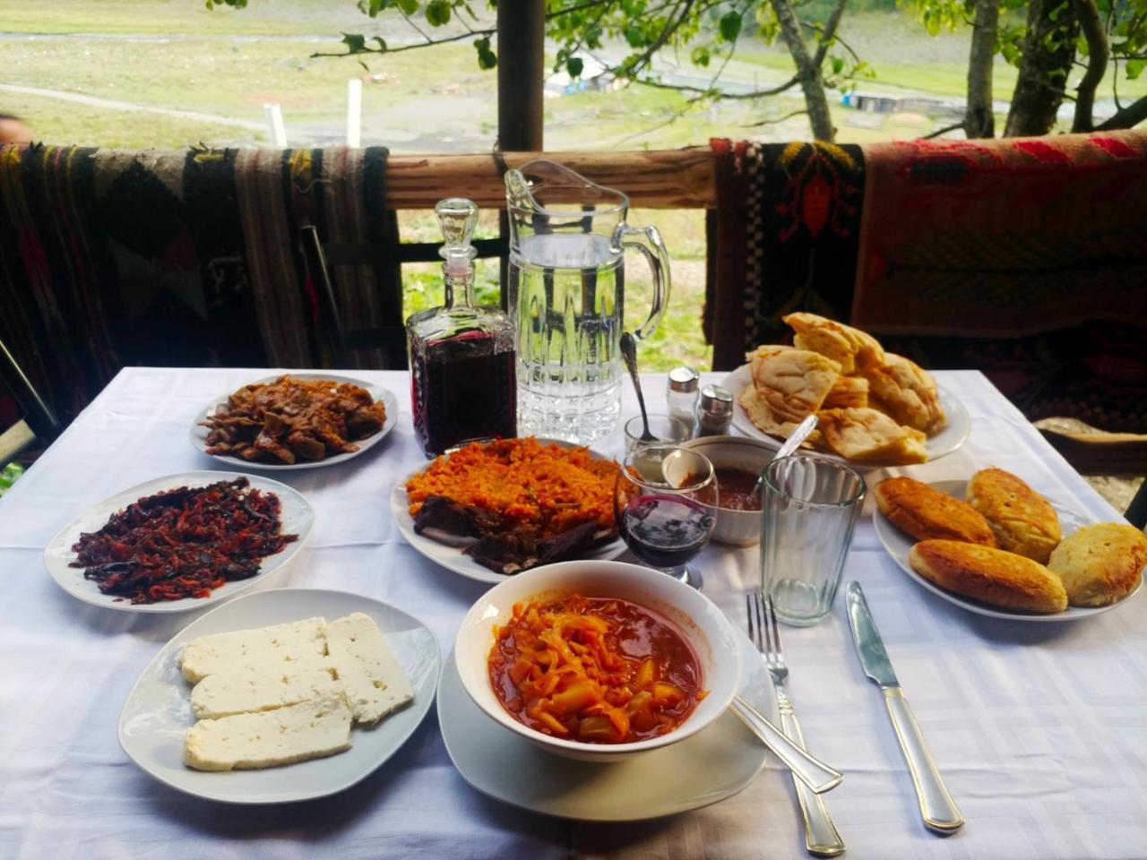 Pirikiti Hotell Akhmeta Exteriör bild